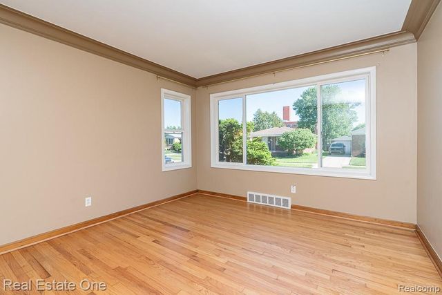 8272 Racine Road, Warren, MI 48093