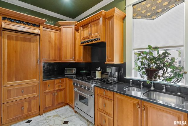 1446 CLAY Street, Davenport, IA 52804