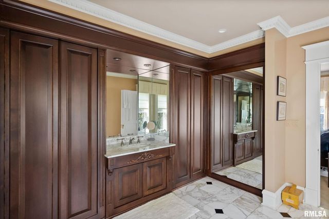 1446 CLAY Street, Davenport, IA 52804