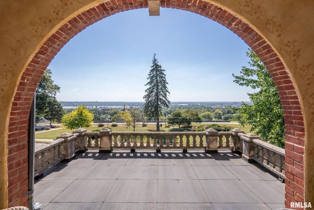 1446 CLAY Street, Davenport, IA 52804