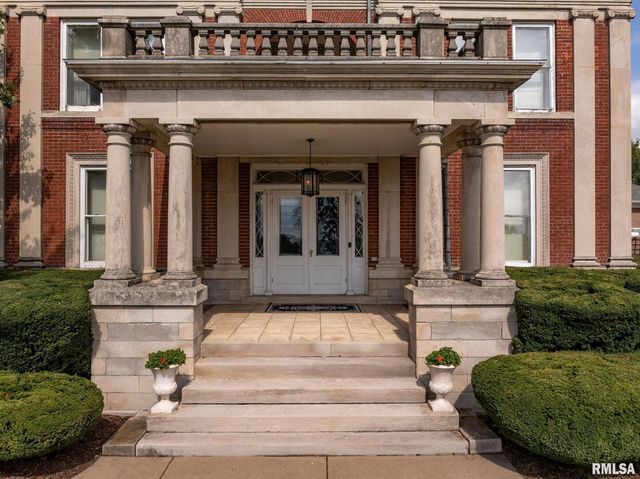 1446 CLAY Street, Davenport, IA 52804