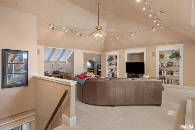 1446 CLAY Street, Davenport, IA 52804