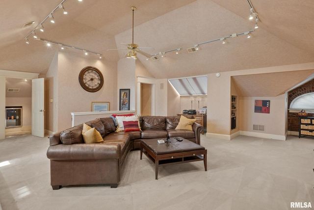 1446 CLAY Street, Davenport, IA 52804