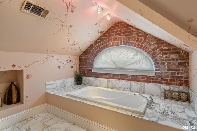 1446 CLAY Street, Davenport, IA 52804