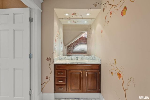 1446 CLAY Street, Davenport, IA 52804