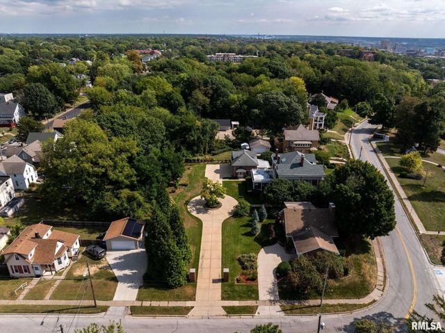 1446 CLAY Street, Davenport, IA 52804