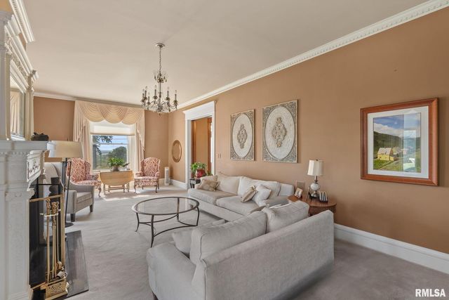 1446 CLAY Street, Davenport, IA 52804