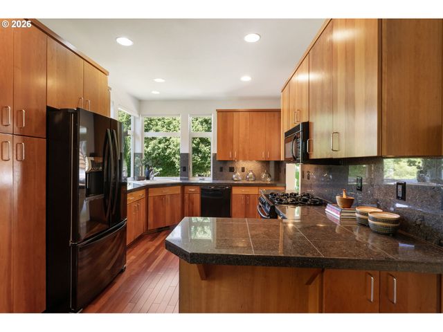 3043 Nw MONTARA Loop, Portland, OR 97229