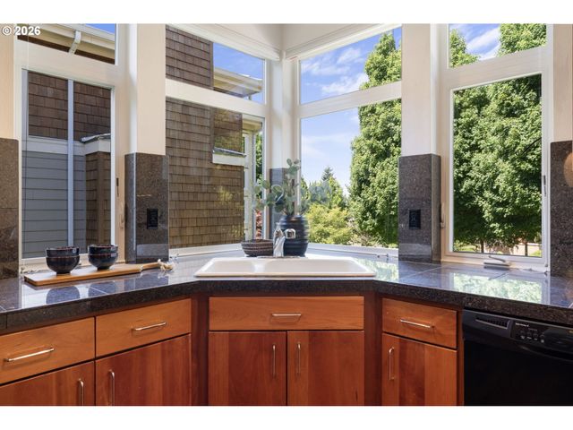 3043 Nw MONTARA Loop, Portland, OR 97229