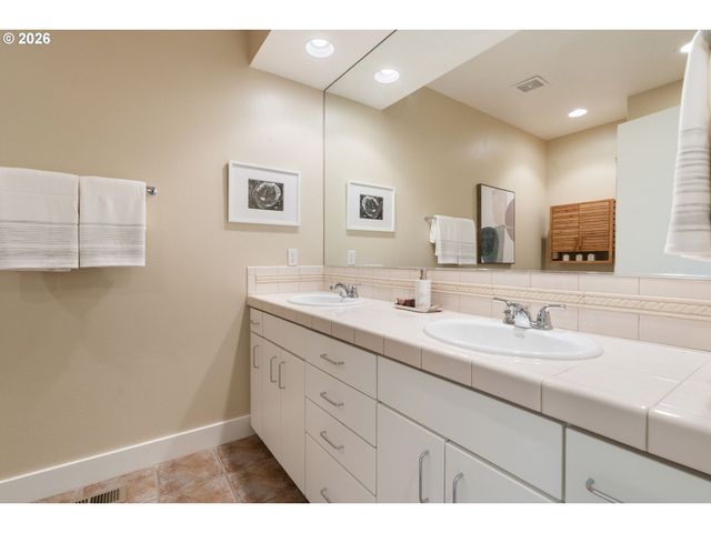 3043 Nw MONTARA Loop, Portland, OR 97229