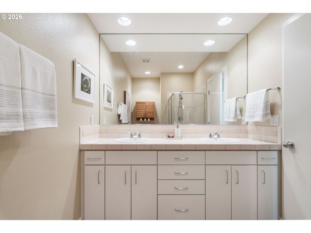 3043 Nw MONTARA Loop, Portland, OR 97229