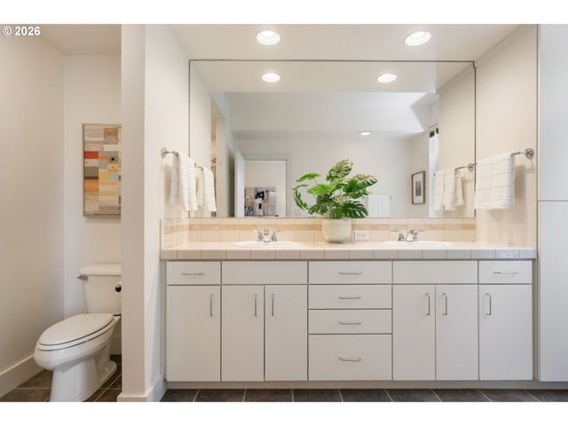 3043 Nw MONTARA Loop, Portland, OR 97229