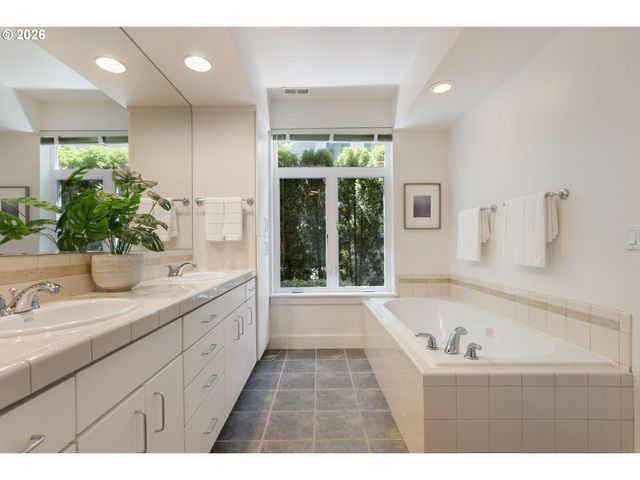3043 Nw MONTARA Loop, Portland, OR 97229