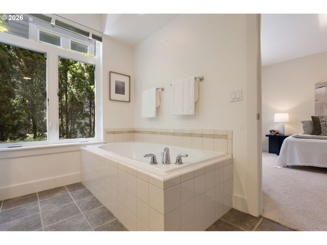 3043 Nw MONTARA Loop, Portland, OR 97229