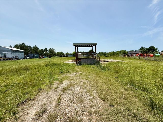 11 Road 5118, Cleveland, TX 77327