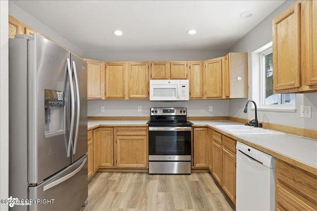 17506 N Juanita Loop, Eagle River, AK 99577