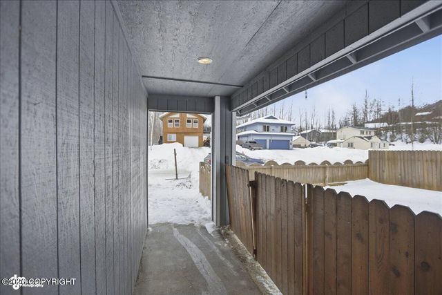 17506 N Juanita Loop, Eagle River, AK 99577