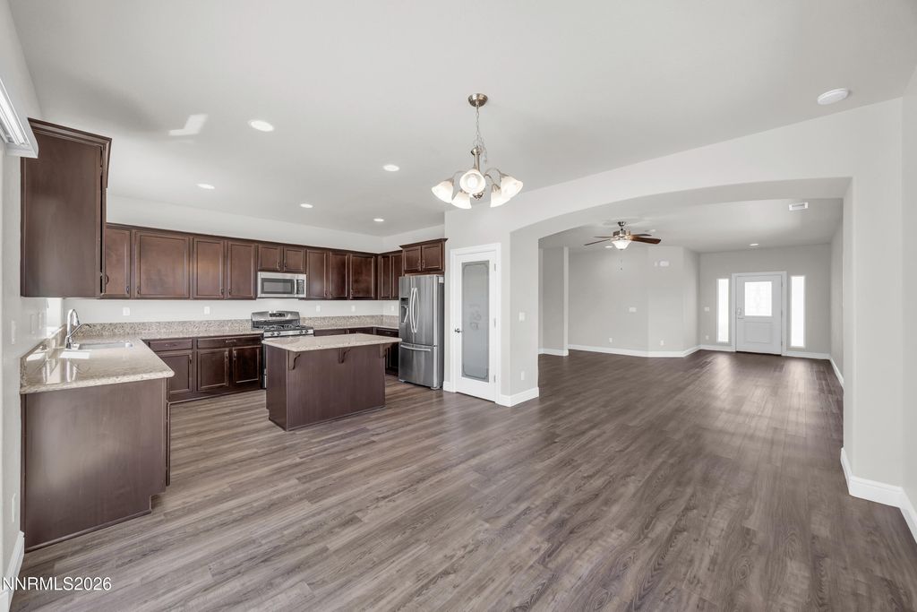 Image 10 of property listing at 214 Red Oak Drive, Fernley, NV 89408