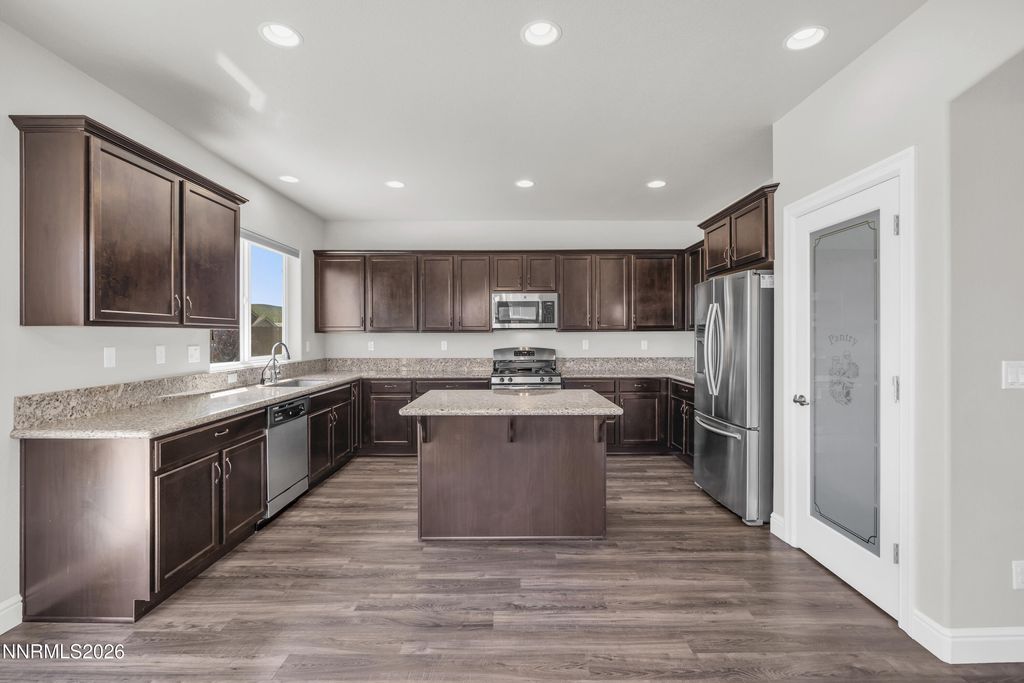 Image 11 of property listing at 214 Red Oak Drive, Fernley, NV 89408