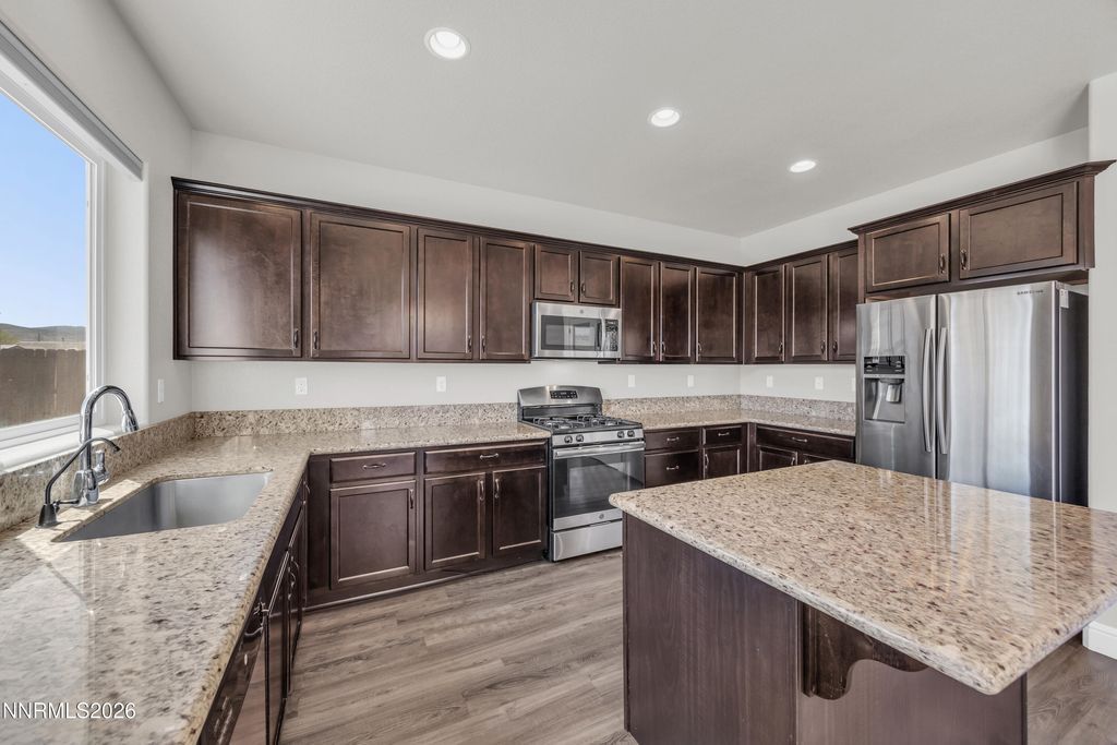 Image 12 of property listing at 214 Red Oak Drive, Fernley, NV 89408