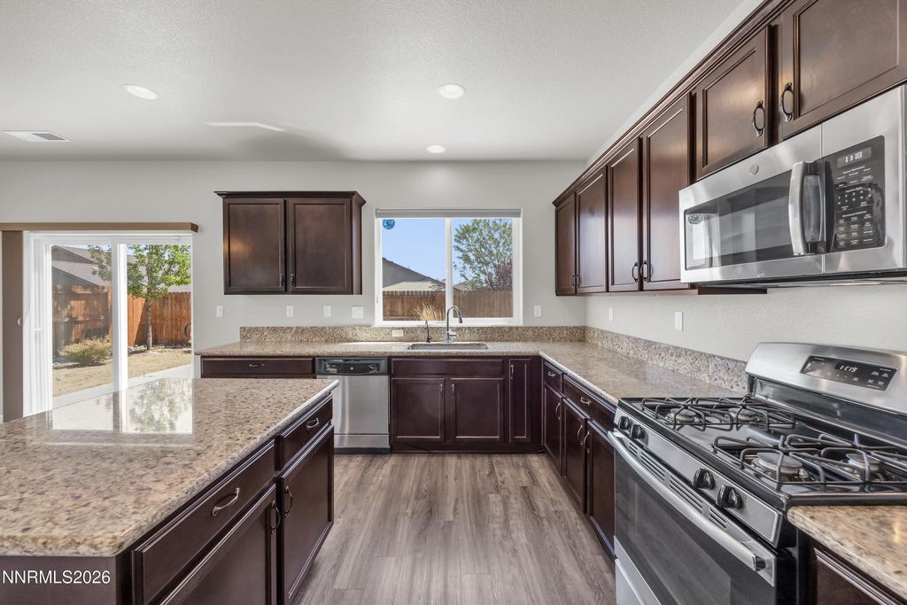Image 13 of property listing at 214 Red Oak Drive, Fernley, NV 89408