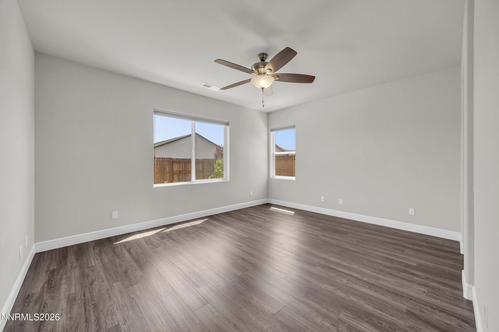 Image 15 of property listing at 214 Red Oak Drive, Fernley, NV 89408