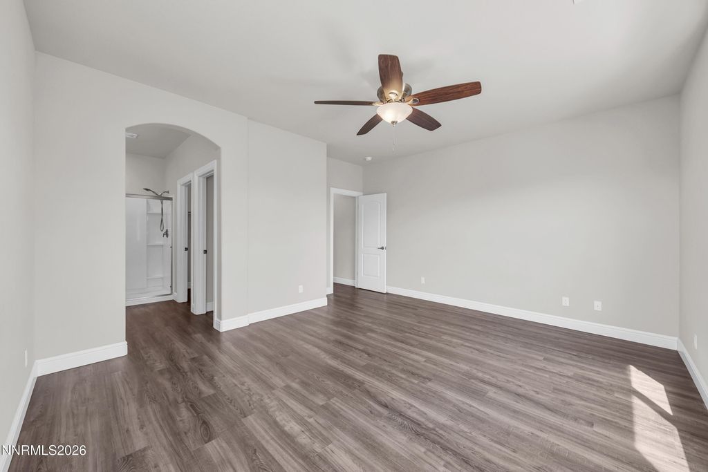 Image 16 of property listing at 214 Red Oak Drive, Fernley, NV 89408