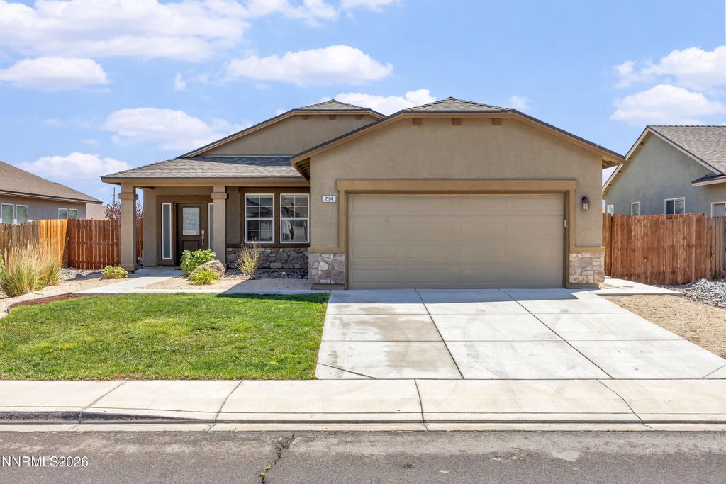 Image 2 of property listing at 214 Red Oak Drive, Fernley, NV 89408