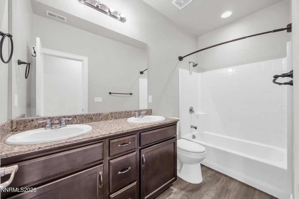 Image 24 of property listing at 214 Red Oak Drive, Fernley, NV 89408
