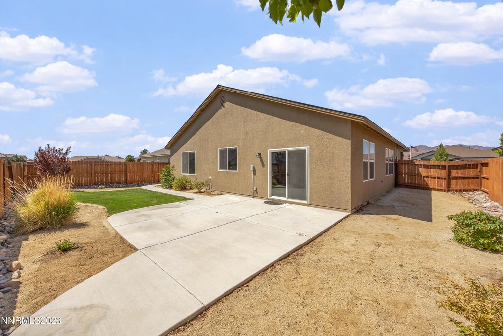 Image 27 of property listing at 214 Red Oak Drive, Fernley, NV 89408