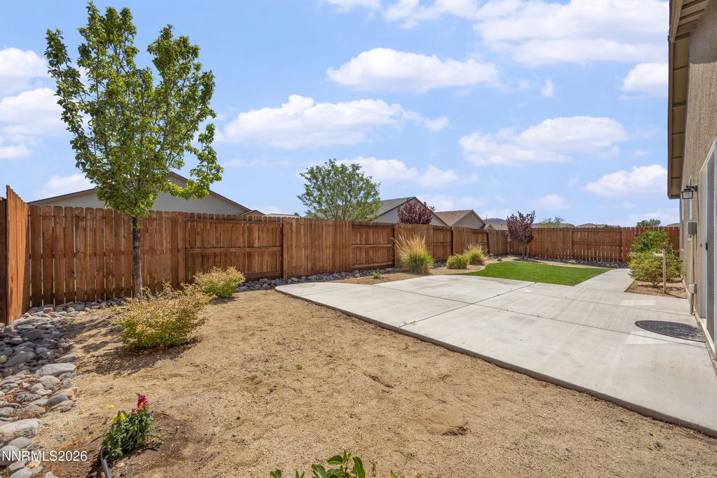 Image 28 of property listing at 214 Red Oak Drive, Fernley, NV 89408