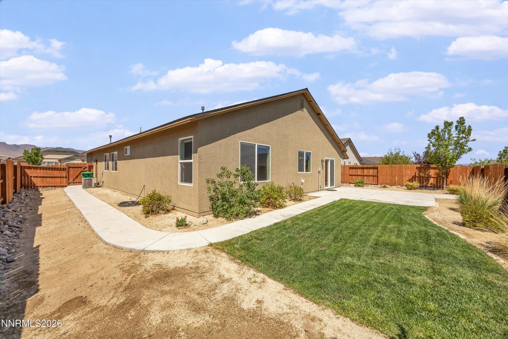 Image 30 of property listing at 214 Red Oak Drive, Fernley, NV 89408