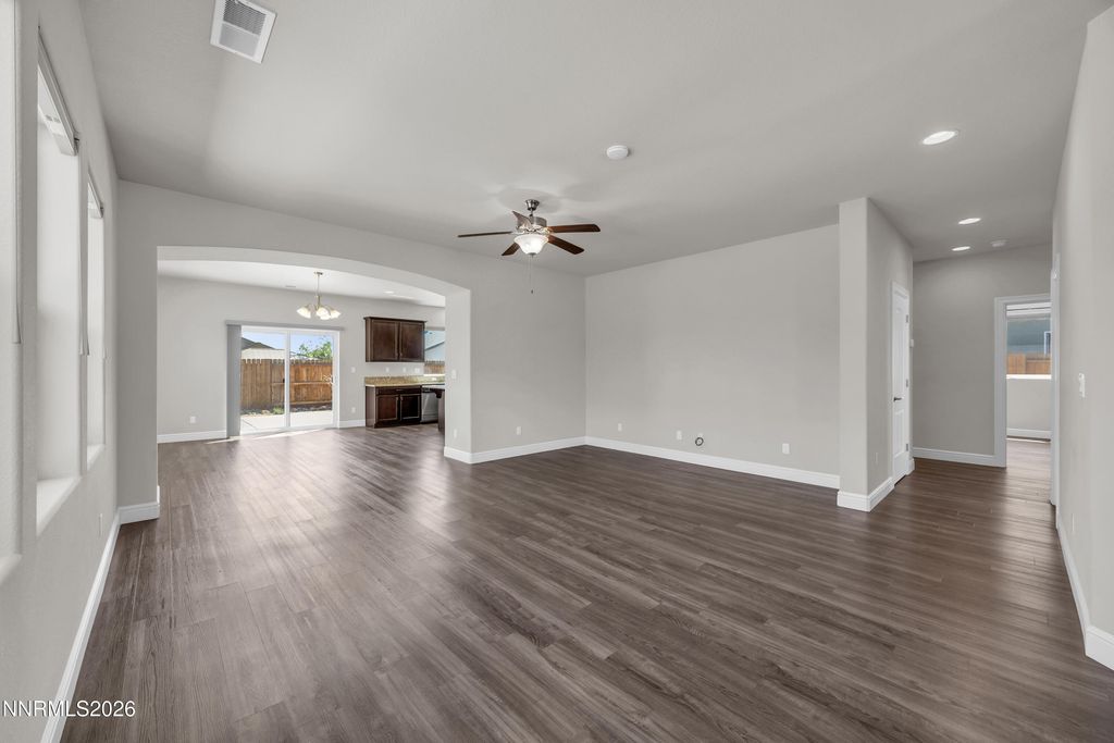 Image 5 of property listing at 214 Red Oak Drive, Fernley, NV 89408