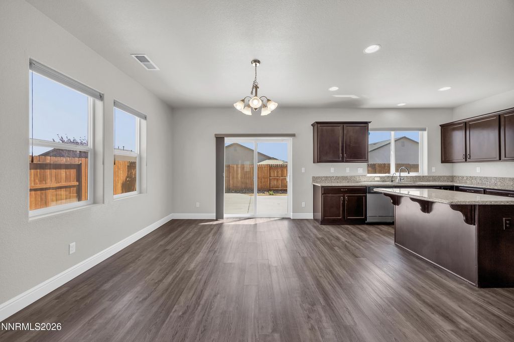Image 8 of property listing at 214 Red Oak Drive, Fernley, NV 89408