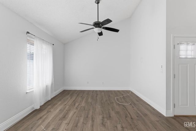 5400 Dunsmuir Road 23, Bakersfield, CA 93309