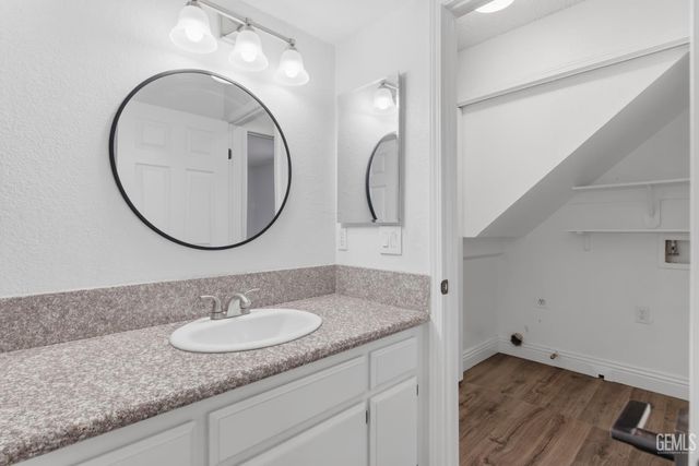 5400 Dunsmuir Road 23, Bakersfield, CA 93309