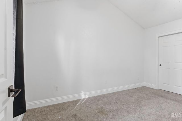 5400 Dunsmuir Road 23, Bakersfield, CA 93309