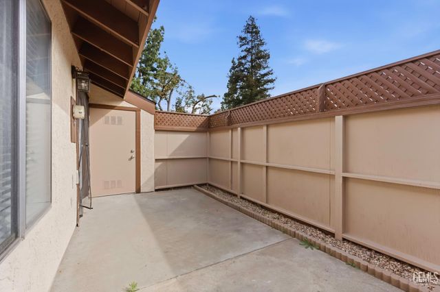 5400 Dunsmuir Road 23, Bakersfield, CA 93309