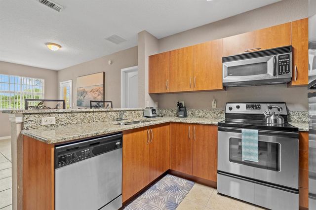 152 SW Peacock Boulevard 27-203, Port St. Lucie, FL 34986