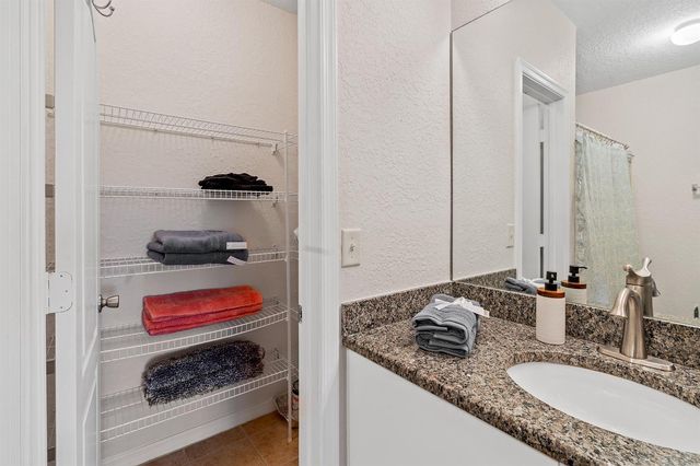 152 SW Peacock Boulevard 27-203, Port St. Lucie, FL 34986