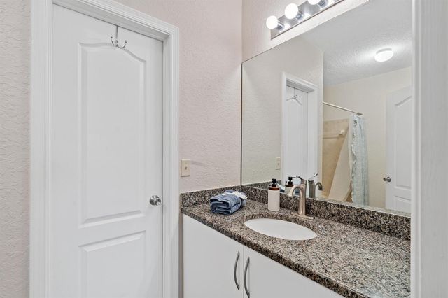 152 SW Peacock Boulevard 27-203, Port St. Lucie, FL 34986