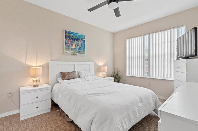 152 SW Peacock Boulevard 27-203, Port St. Lucie, FL 34986