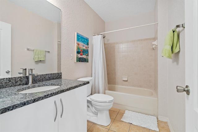 152 SW Peacock Boulevard 27-203, Port St. Lucie, FL 34986