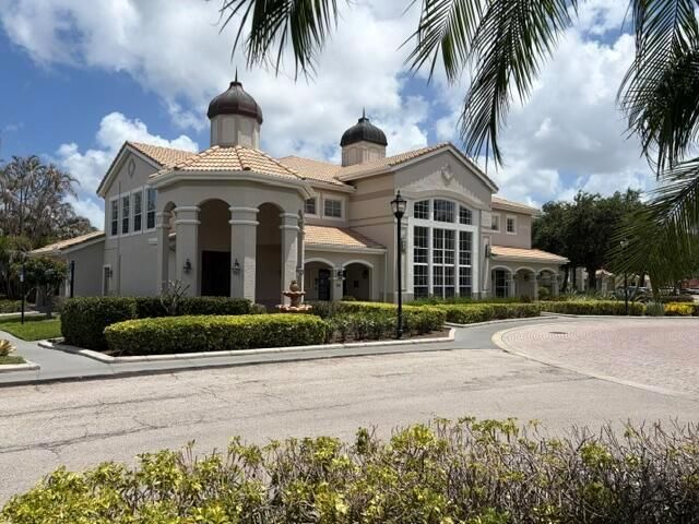 152 SW Peacock Boulevard 27-203, Port St. Lucie, FL 34986