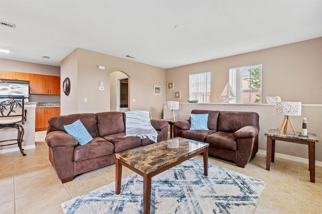152 SW Peacock Boulevard 27-203, Port St. Lucie, FL 34986