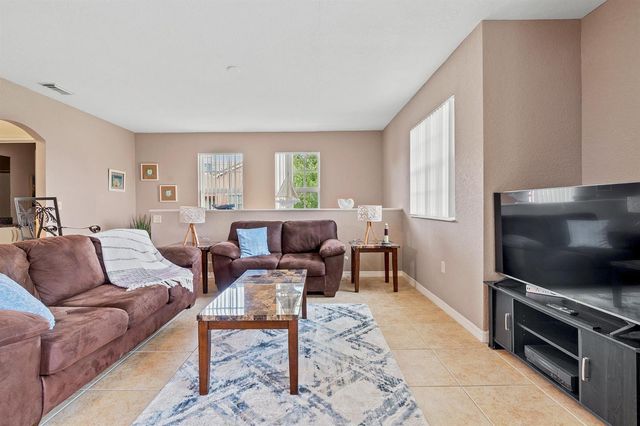 152 SW Peacock Boulevard 27-203, Port St. Lucie, FL 34986