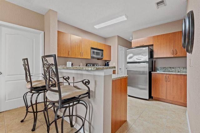 152 SW Peacock Boulevard 27-203, Port St. Lucie, FL 34986