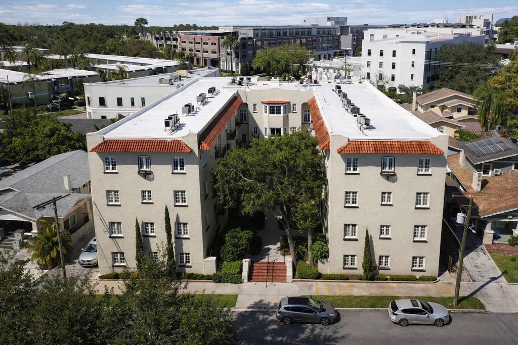 Image 1 of property listing at 2117 W DEKLE AVENUE H1, Tampa, FL 33606