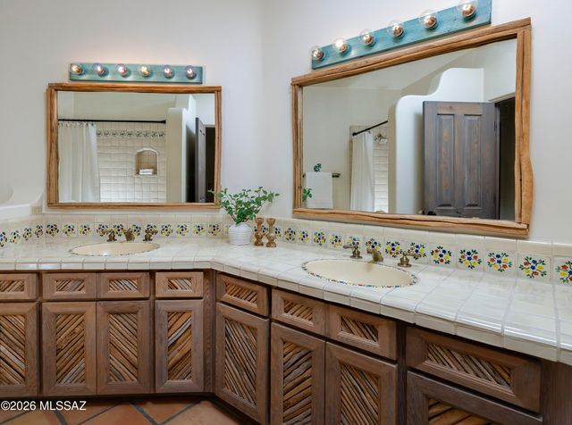 5115 N Corte De Catalonia, Tucson, AZ 85718