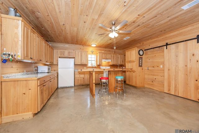6409 Pohlman Rd, St Francisville, LA 70775